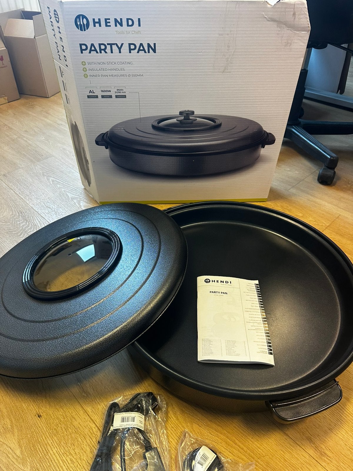 Partypan Hendi, 62 cm, nieuw, Huis en Inrichting, Keuken | Potten en Pannen, Braadpan, Met deksel, Aluminium, Ophalen of Verzenden