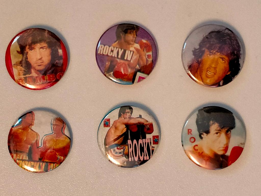 Rambo Rocky Sylvester Stallone vintage tv film buttons, Verzamelen, Ophalen of Verzenden, Zo goed als nieuw, Overige onderwerpen