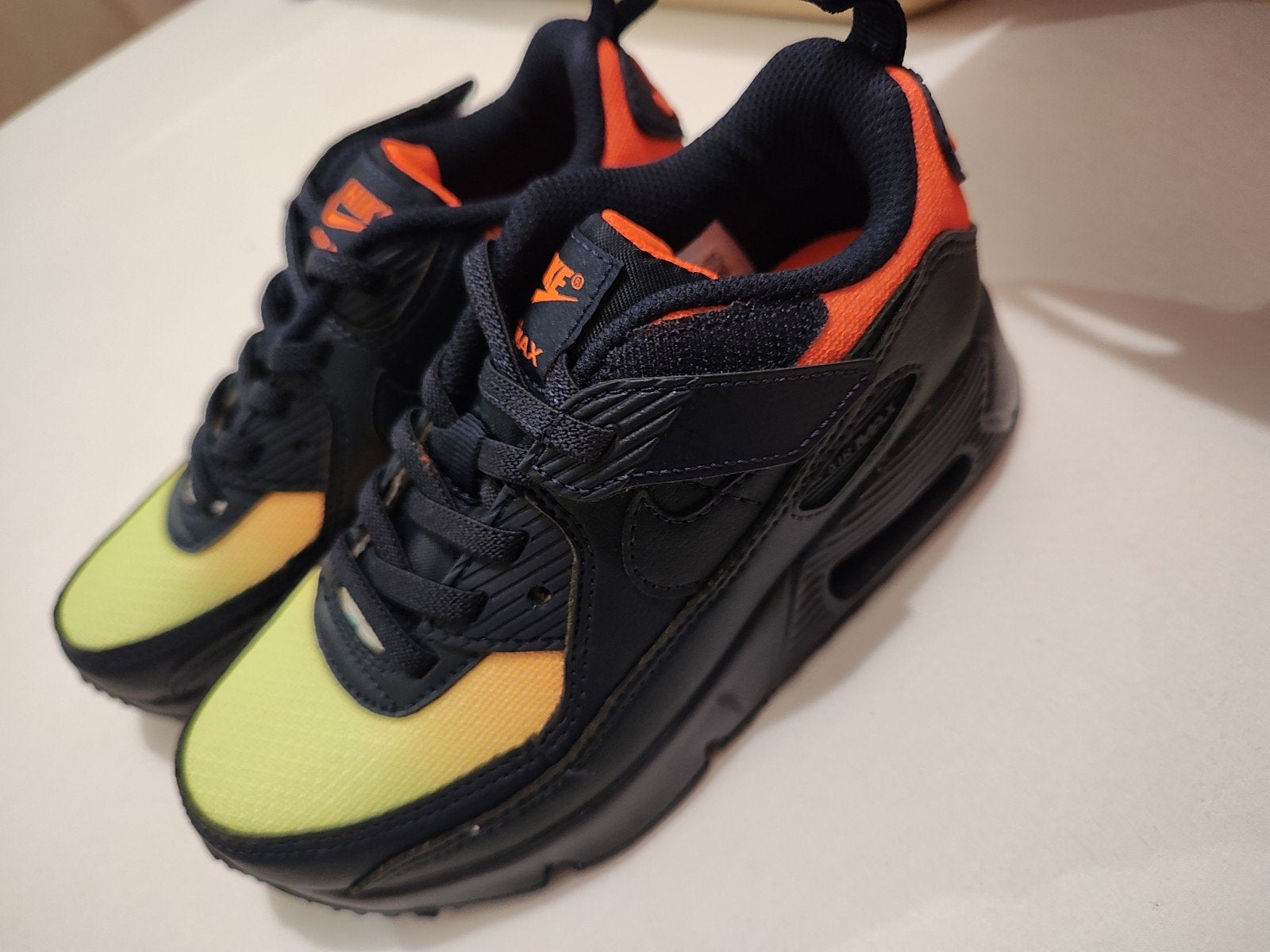 Nieuwe Nike Air Max 90 EasyOn - Maat 30, Kinderen en Baby's, Kinderkleding | Schoenen en Sokken, Nieuw, Ophalen of Verzenden, Nike
