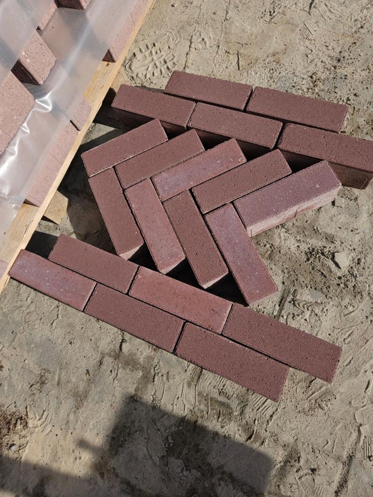 Beton dikformaat rood paars, Ophalen, Beton, Klinkers