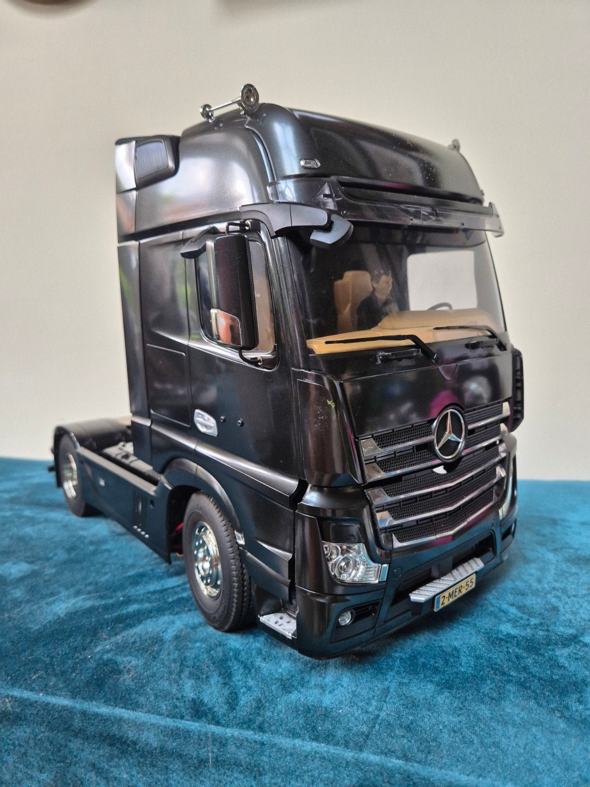 Tamiya Mercedes Benz Actros 1851 Gigaspace + dieplader, Ophalen, Groter dan 1:32, Zo goed als nieuw, Truck