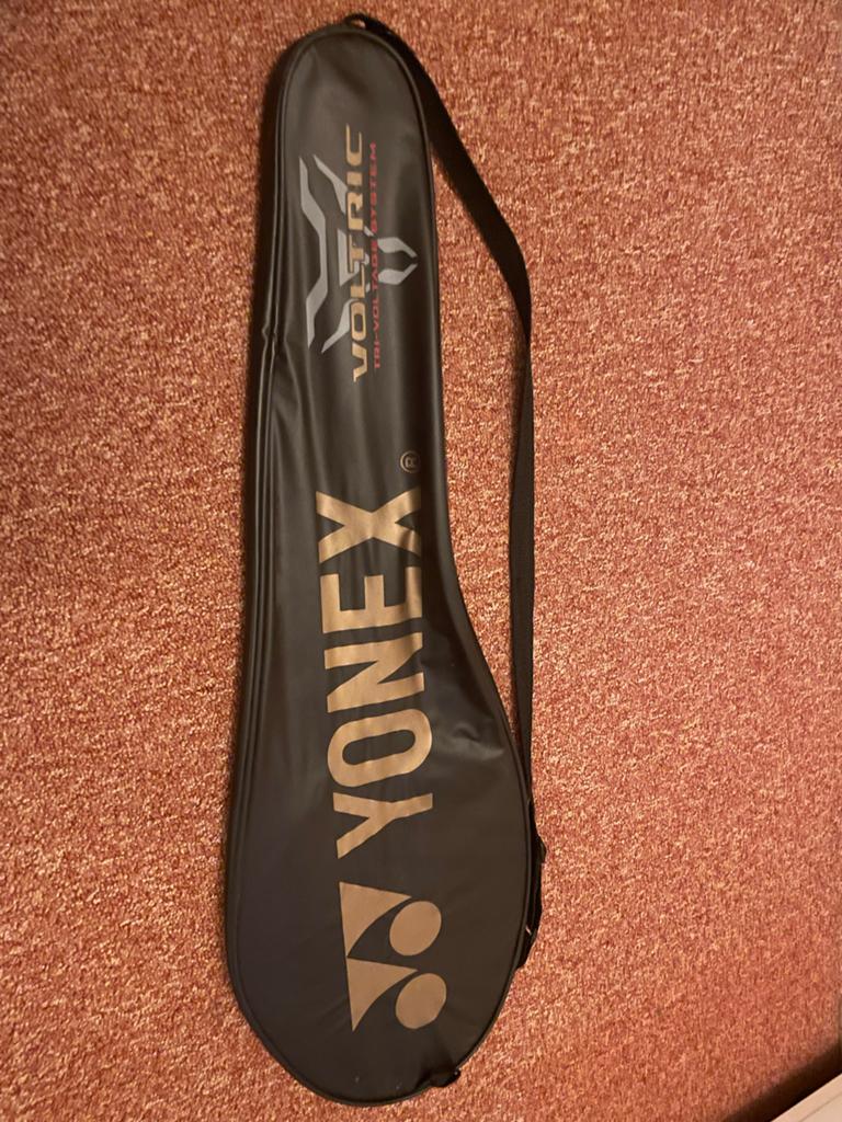Yonex Voltic Racket Hoes - Zwart/Goud, Ophalen of Verzenden, Gebruikt, Overige typen