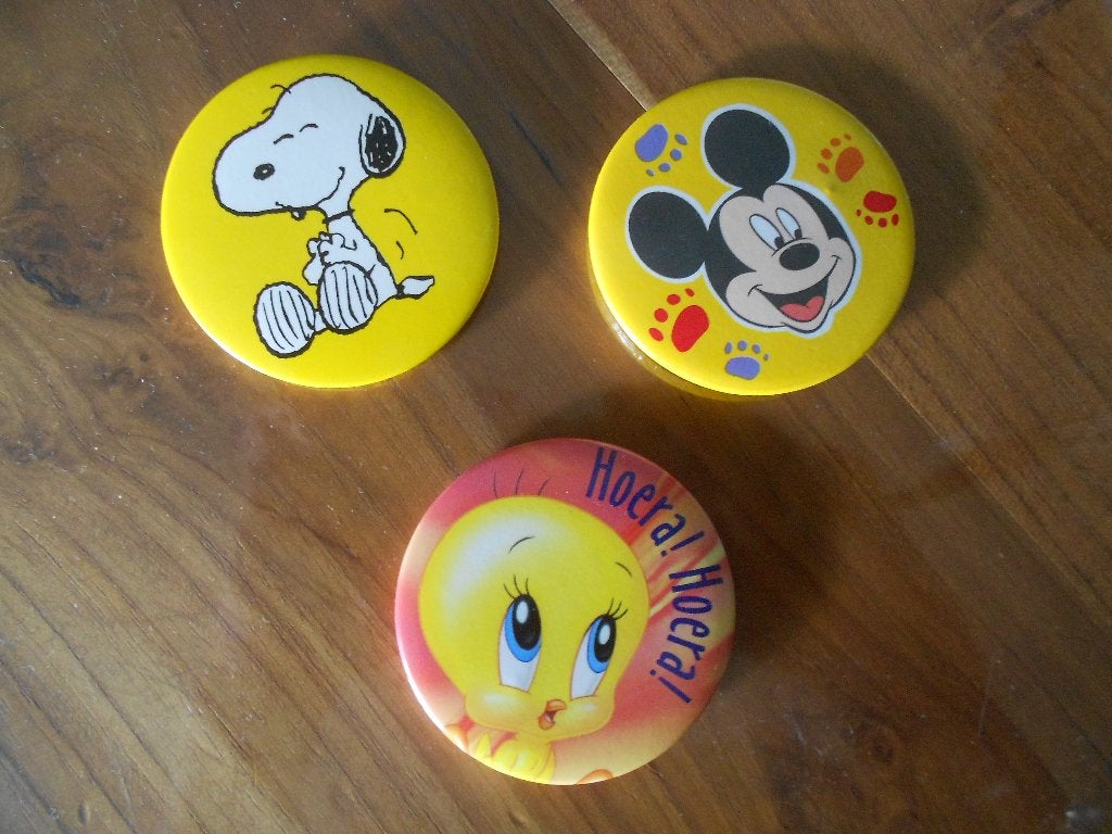 3 buttons Mickey Tweety Snoopy, Ophalen, Zo goed als nieuw, Figuurtje, Button