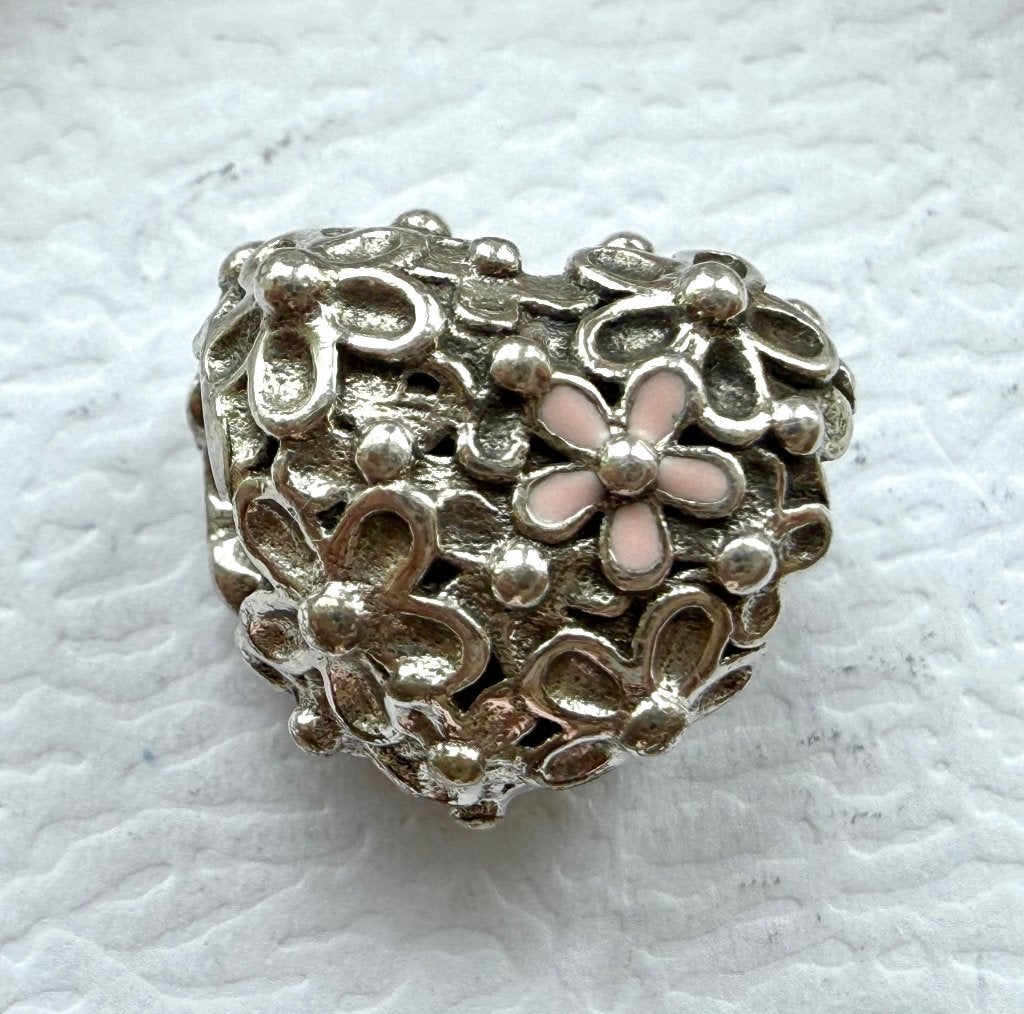 Prachtige Originele Pandora Bedel - Mum Daisy Heart, Sieraden, Tassen en Uiterlijk, Bedels, Pandora, Ophalen of Verzenden, Zo goed als nieuw