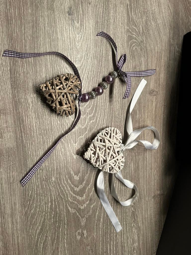 2x riet hart met lint strik / woon decoratie, Ophalen of Verzenden, Zo goed als nieuw