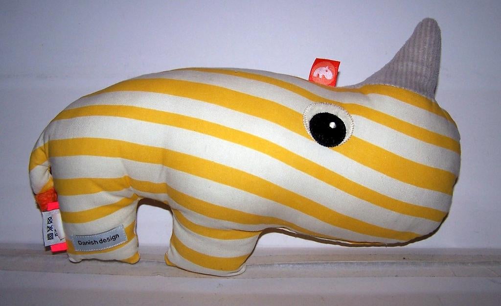 DONE BY DEER knuffel neushoorn. Danish Design. Nwst., Overige karakters, Overige typen, Ophalen of Verzenden, Zo goed als nieuw