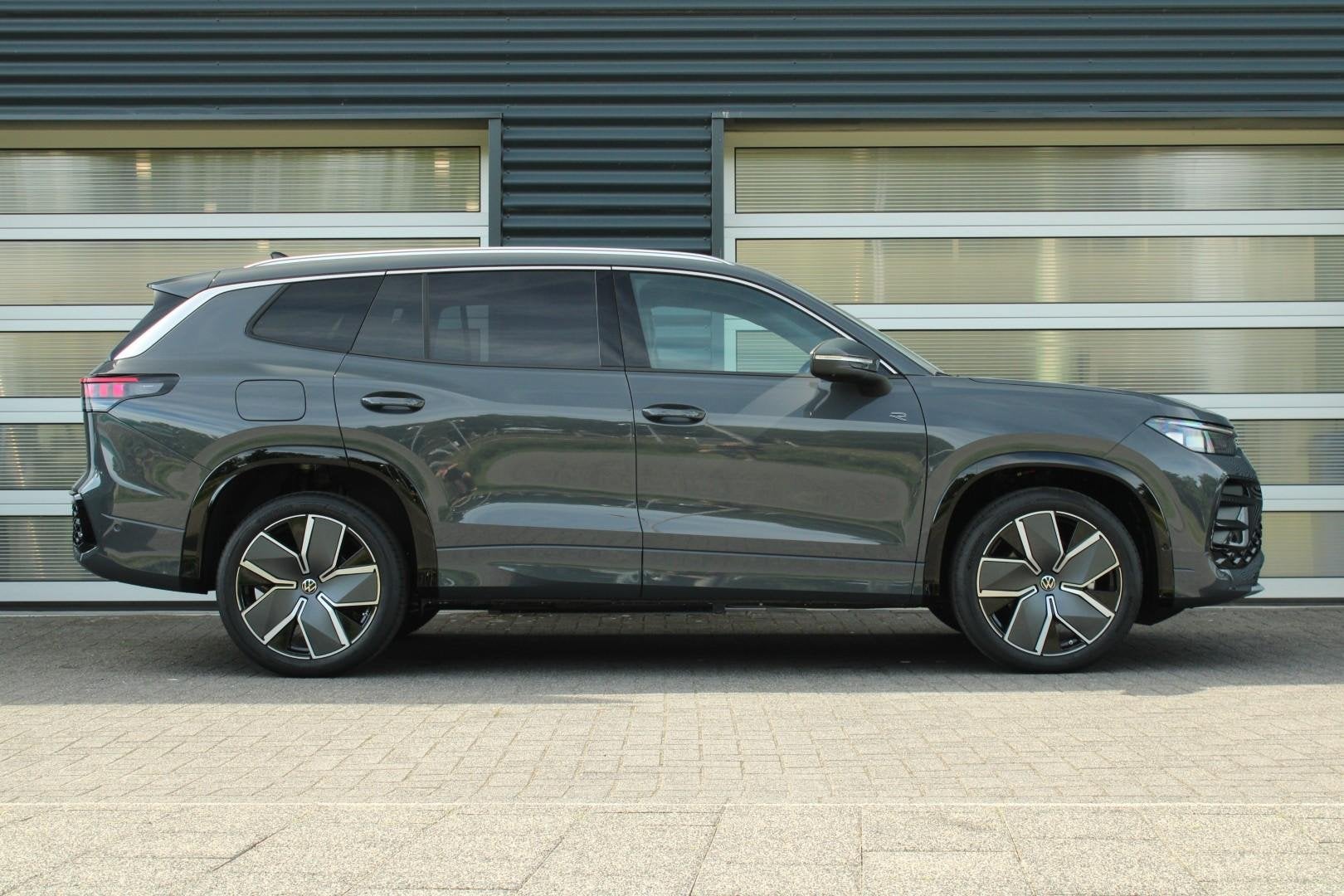 Volkswagen Tayron 1.5 eHybrid 204pk DSG R-Line Edition | Pan, 12 maanden, 1498 cc, 4 cilinders, 150 min