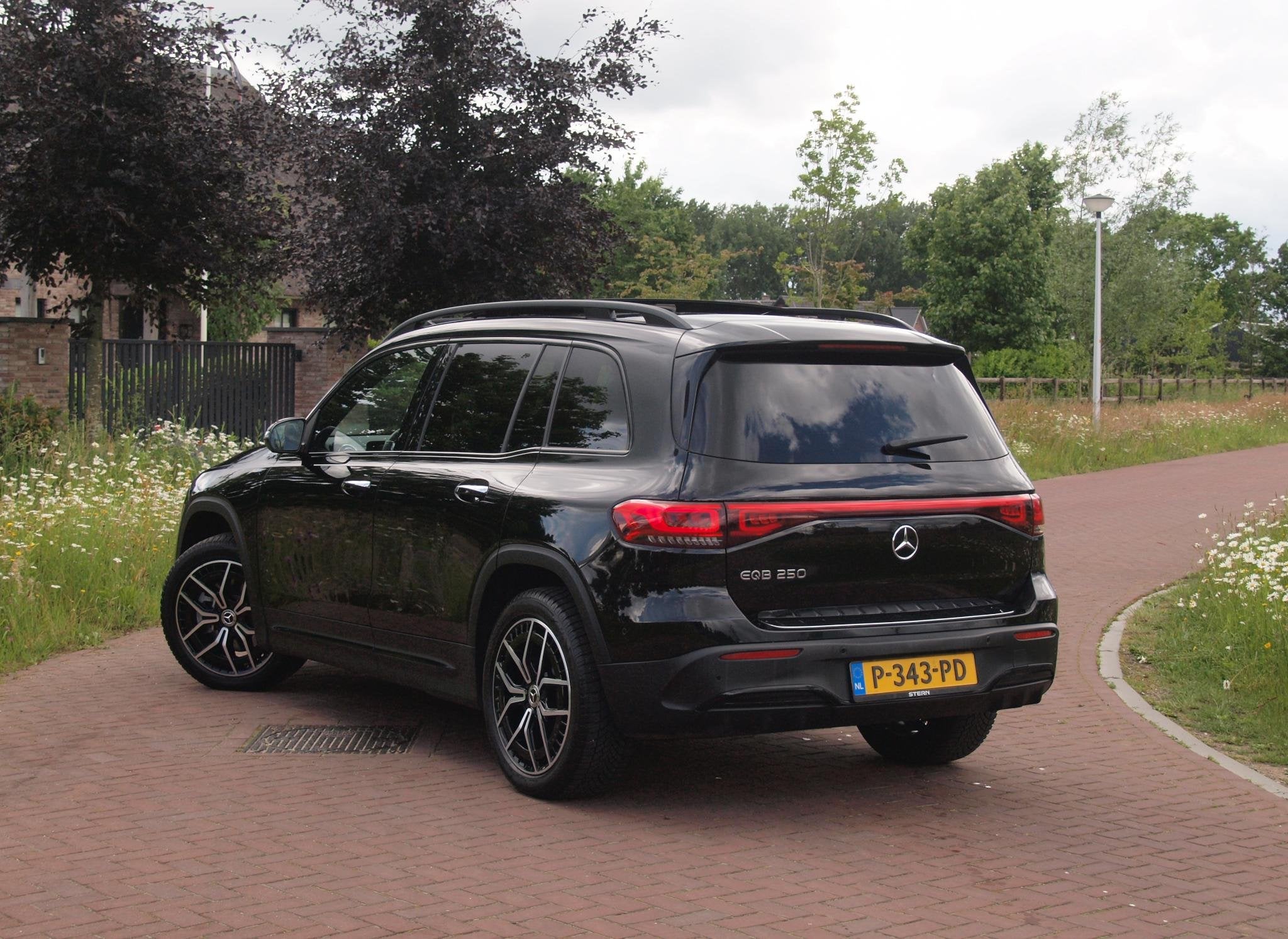 Mercedes-Benz EQB 250 AMG Line 7 Persoons 67 kWh | SOH 94% |, Dealer onderhouden, Gebruikt, 190 pk, Zwart