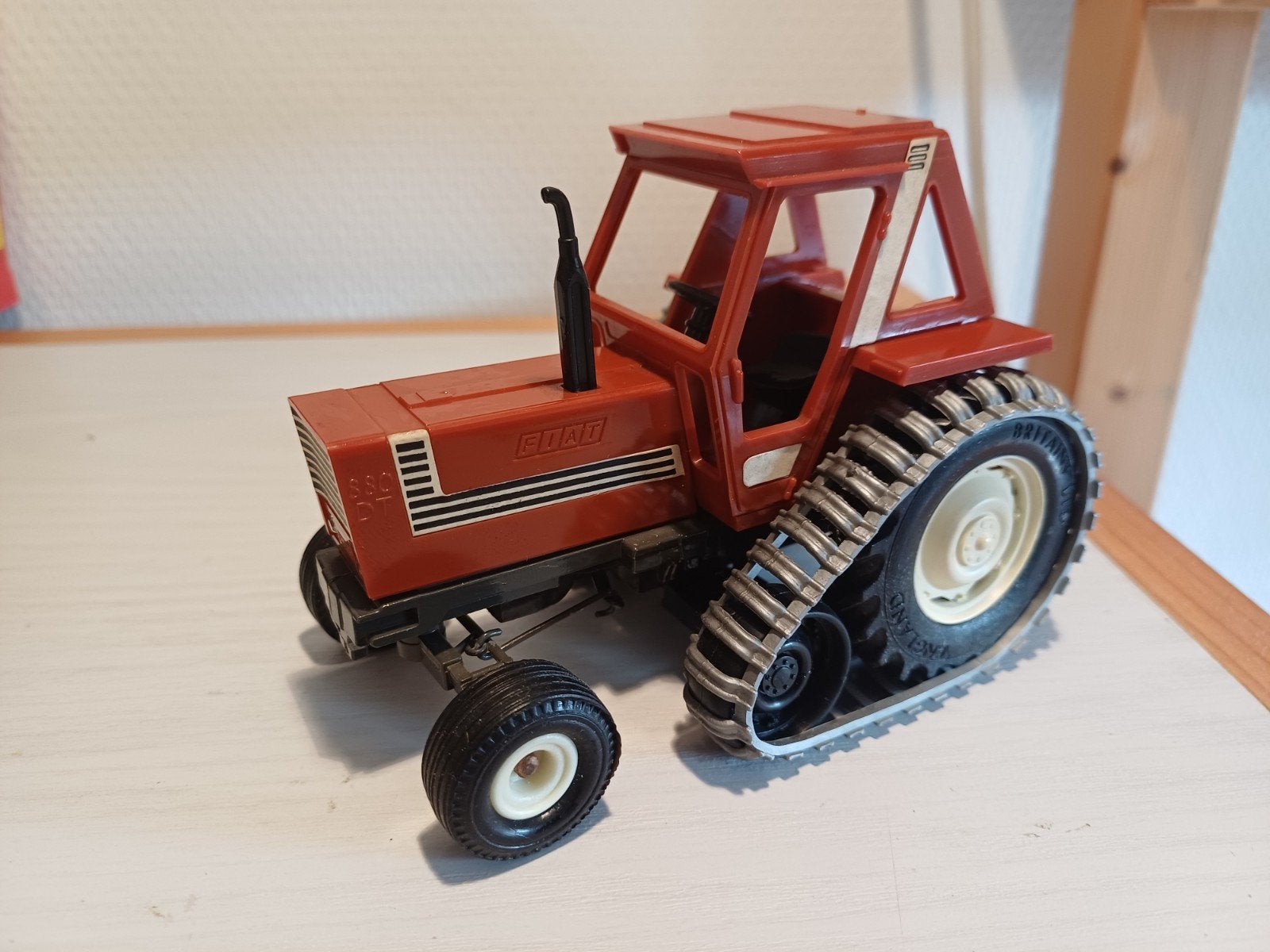 Britains Fiat 880 met rupsen, Ophalen of Verzenden, Zo goed als nieuw, Tractor of Landbouw, Britains
