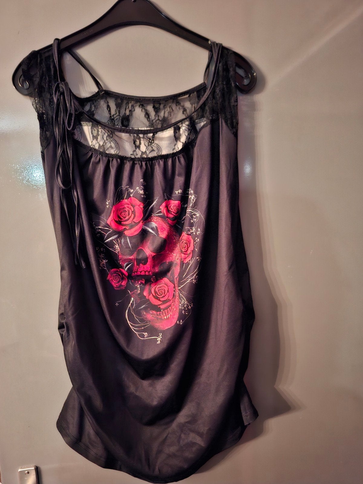 Zwart topje met roze schedelprint en kant, maat XL, Zwart, Maat 46/48 (XL) of groter, Ophalen of Verzenden, Zonder mouw