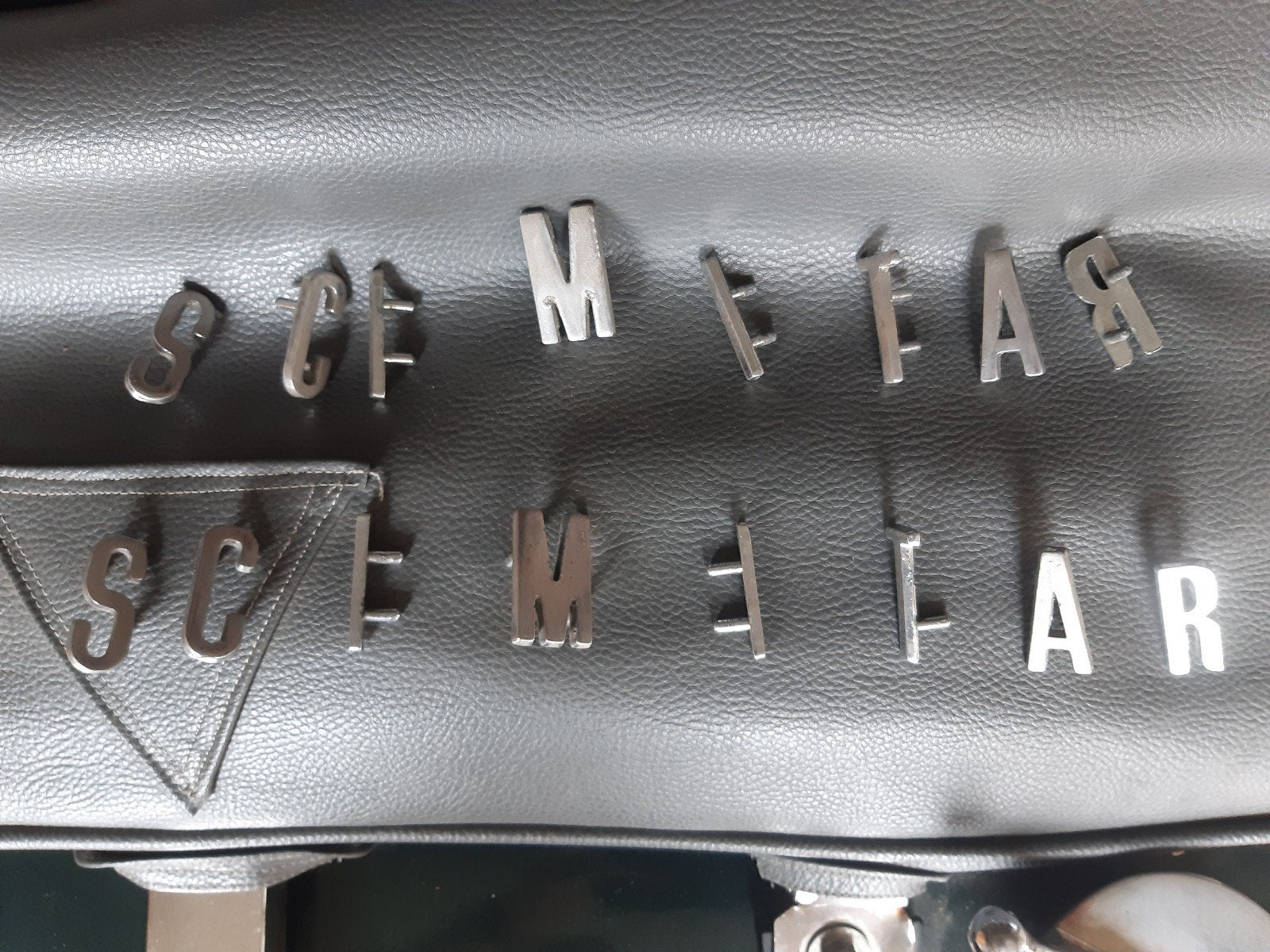 Letters Reliant Scimitar GTE, Gebruikt, Achterklep, Oldtimer onderdelen, Ophalen of Verzenden