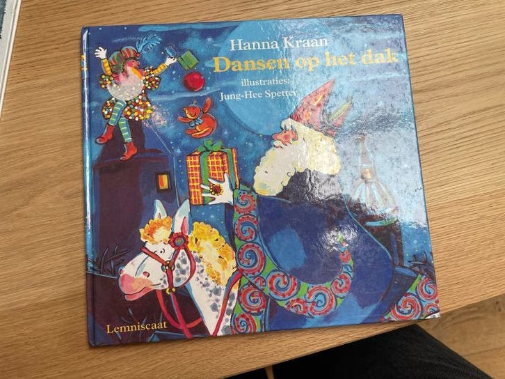 Dansen op het dak - Prentenboek Sinterklaas, Boeken, Ophalen of Verzenden, Gelezen, Fictie algemeen