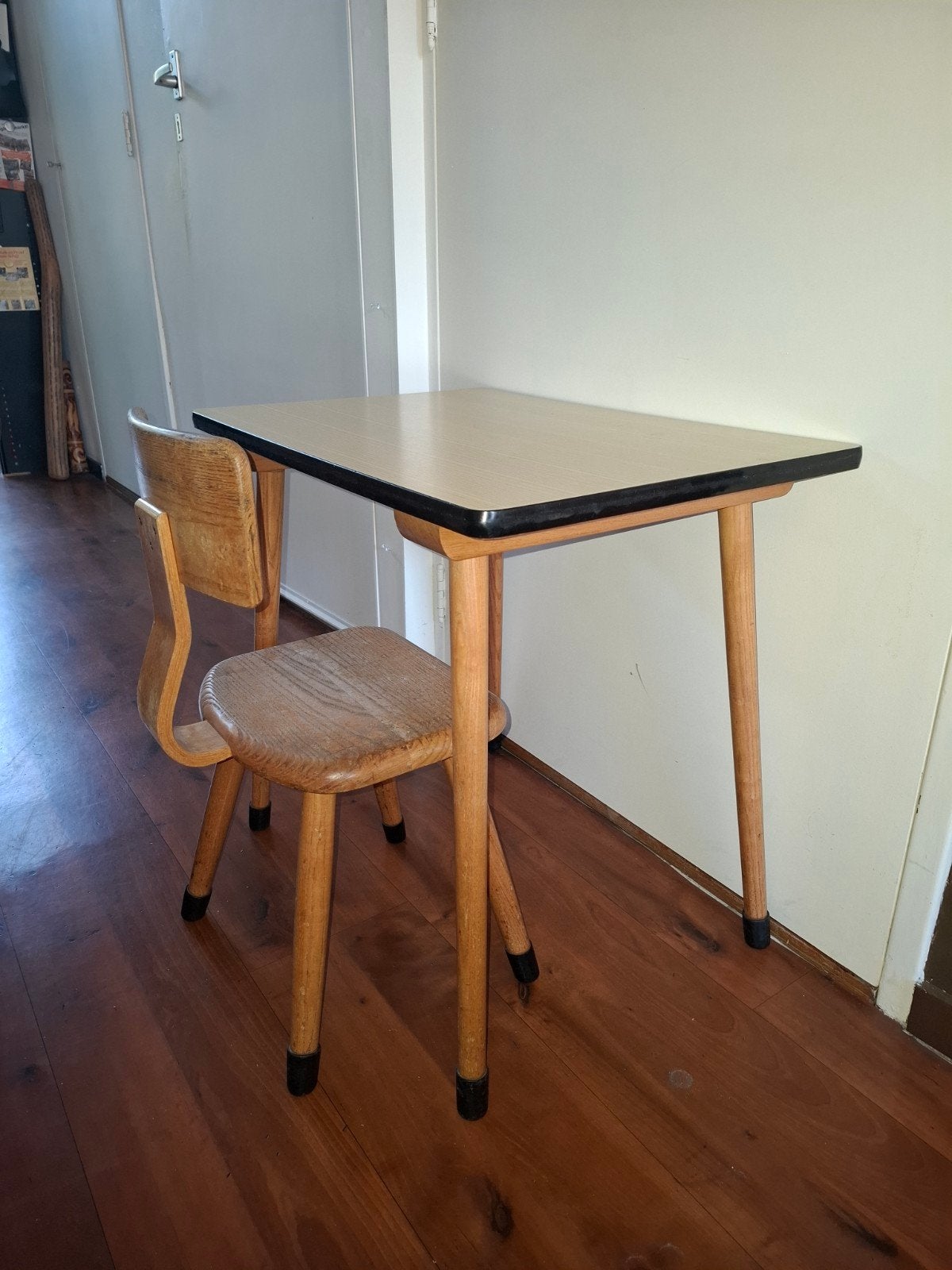 vintage schooltafeltje en stoeltje, Ophalen, Gebruikt, Tafel(s) en Stoel(en)