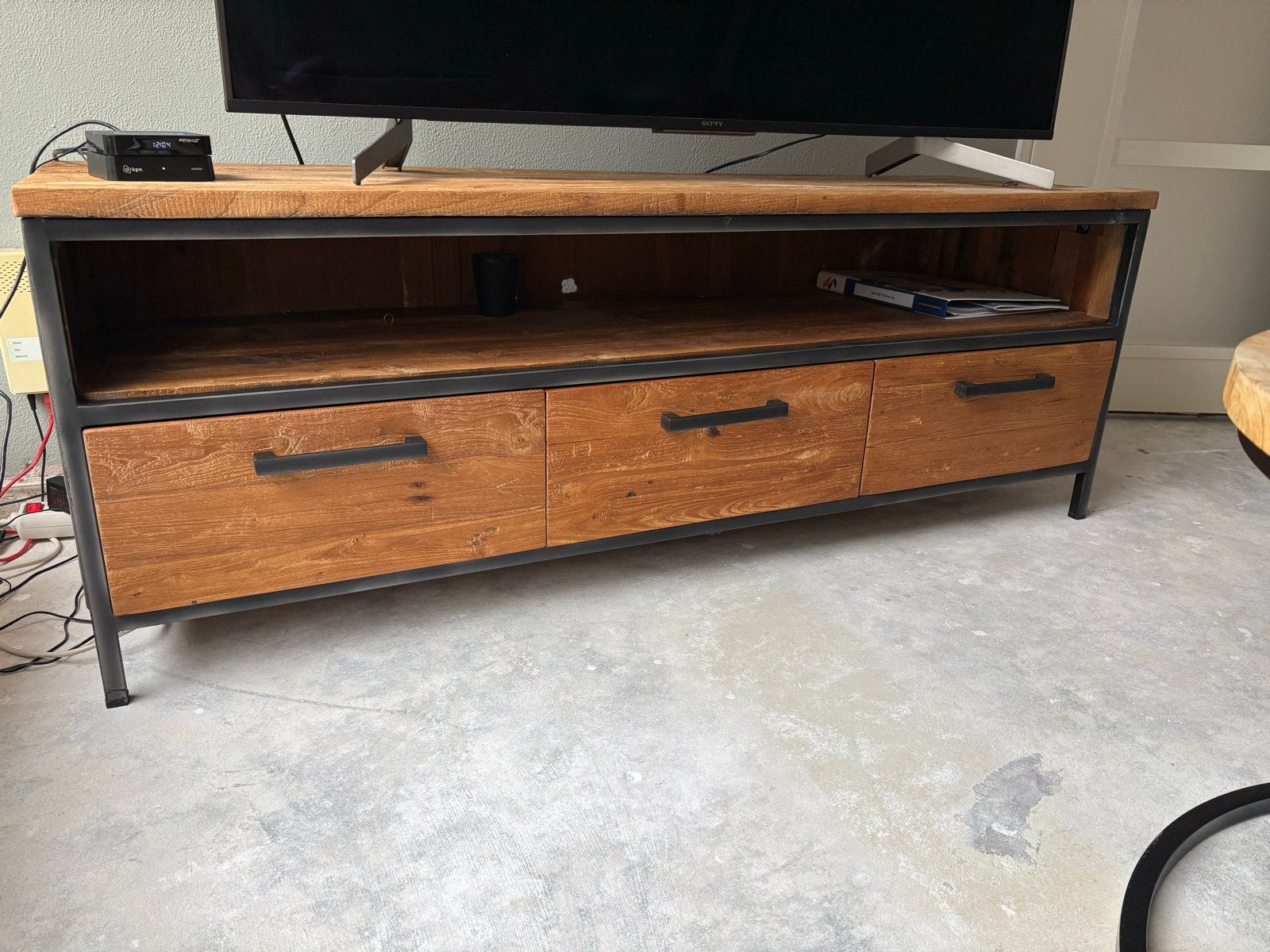 Robuuste eettafel en tv-meubel van eikenhout en metaal, Huis en Inrichting, Ophalen, Gebruikt, 75 cm of meer, 150 tot 200 cm