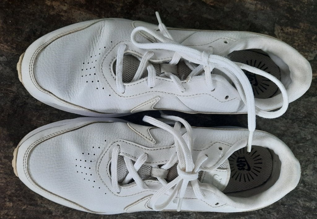 Nike sneaker hardloopschoen wit 39, Gebruikt, Ophalen of Verzenden, Nike, Jongen of Meisje