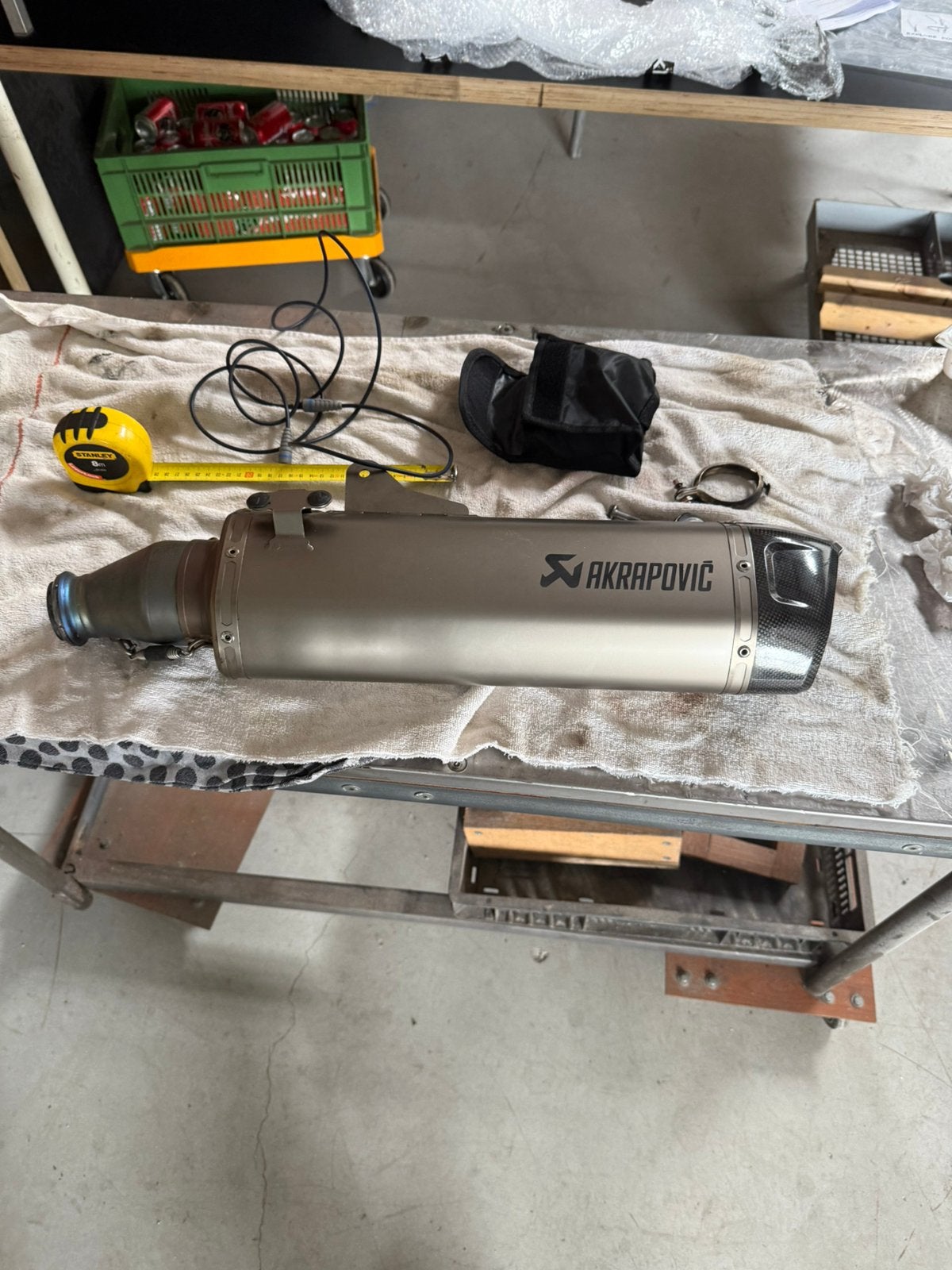 Akrapovic slip on demper KTM 690 (21-24) / Husqvarna 701, Motoren, Ophalen, Gebruikt