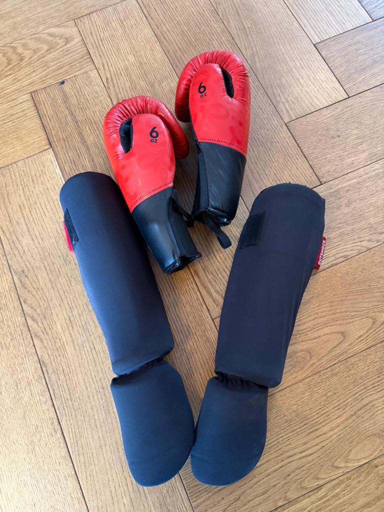 Kickboks set kind, Ophalen of Verzenden, Zo goed als nieuw, Boksbeschermers