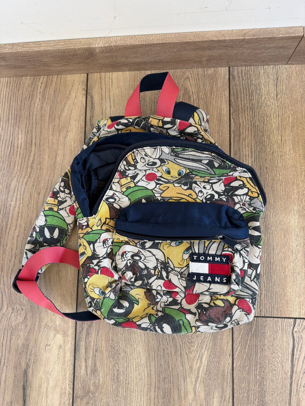 Tommy Hilfiger Looney Tunes Tasje - Origineel & Goede Staat, Sieraden, Tassen en Uiterlijk, Tassen | Rugtassen, Overige merken