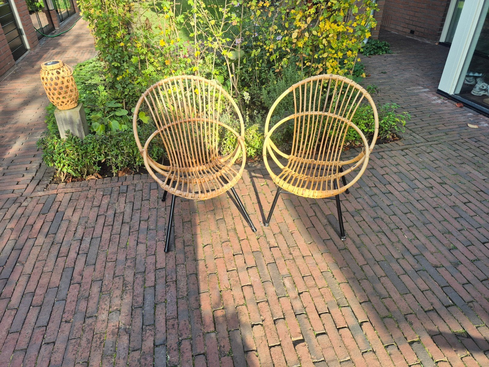 Set van 2 rotan stoelen met metalen onderstel, Huis en Inrichting, Ophalen, Bohemian, Modern, Natuurlijk, Twee, Overige kleuren