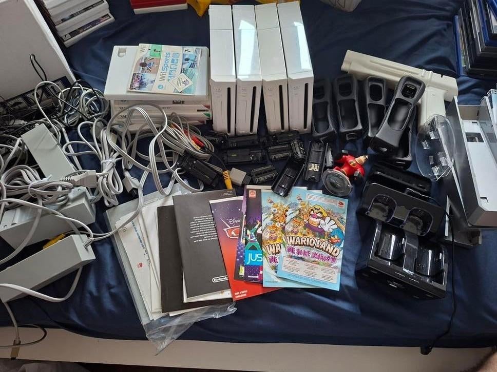 Wii Console partij met Accessoires en Games, Spelcomputers en Games, Ophalen of Verzenden, Gebruikt, Zonder controller, Met games