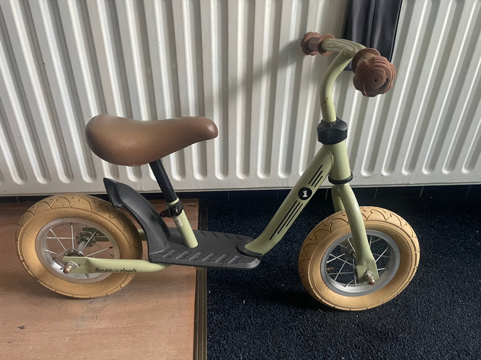 Loopfiets Bandits & Angels 2-3 jaar, Ophalen, Zo goed als nieuw, Minder dan 16 inch