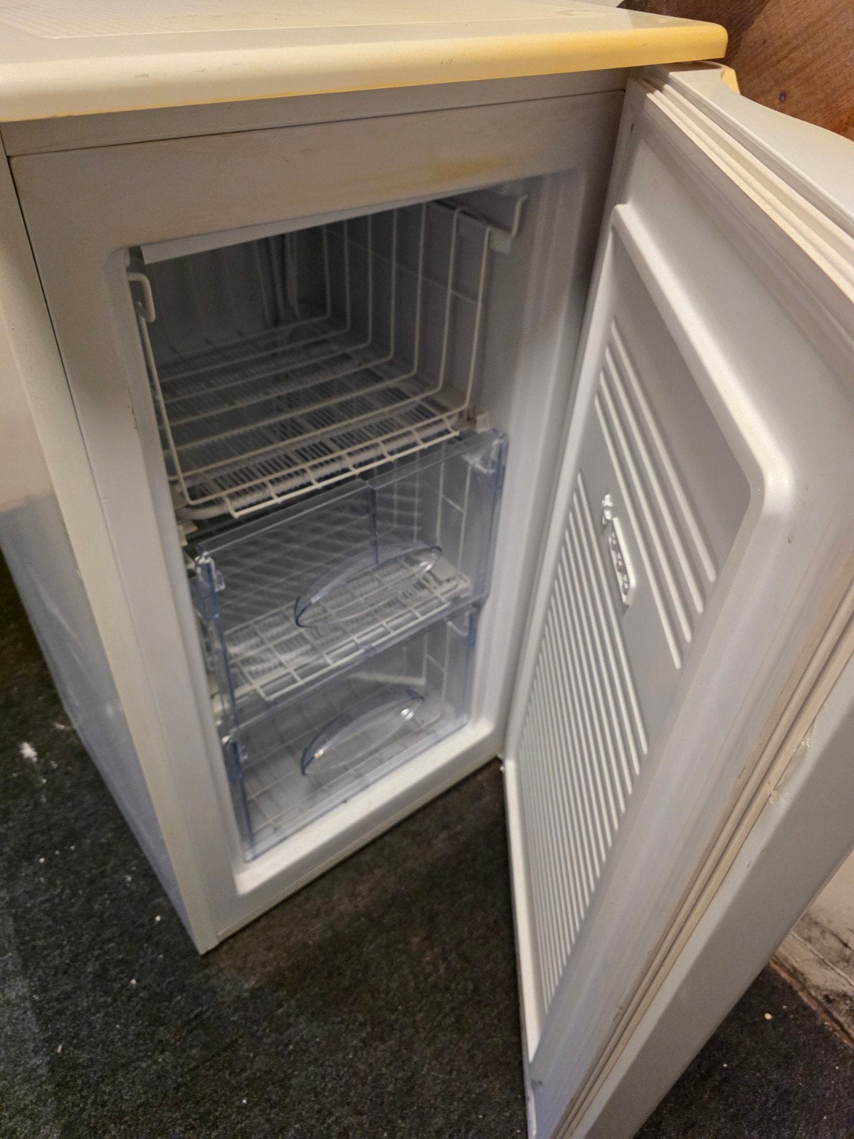 Te koop: een nette, compacte vrieskast, Witgoed en Apparatuur, 85 tot 120 cm, Gebruikt, Onbekend, Ophalen of Verzenden