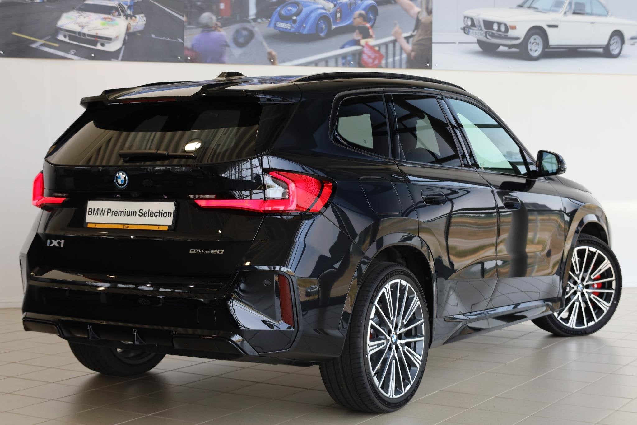 BMW iX1 eDrive20 | M Sport Pro | Panoramadak | Driving Assis, 514 km, Met garantie (alle), Zwart, 204 pk
