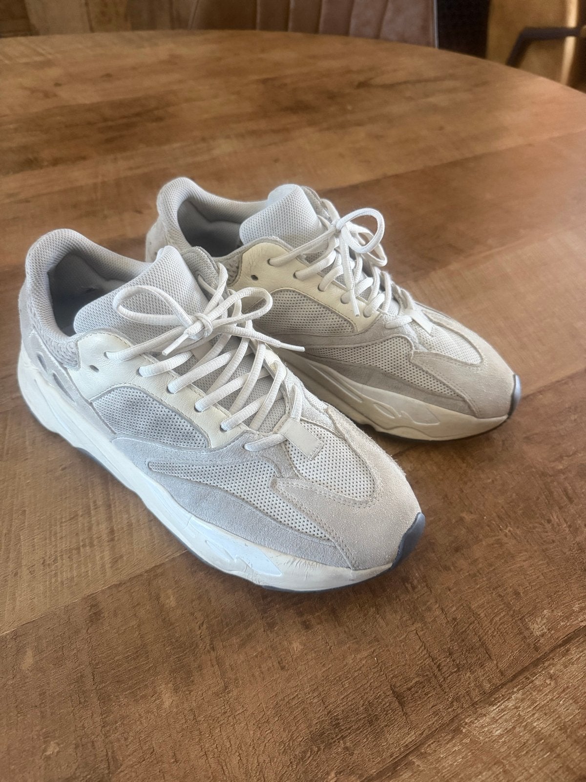 Adidas Yeezy Boost 700 V2 Static Sneakers 45/5, Ophalen of Verzenden, Gedragen, Wit, Sneakers of Gympen
