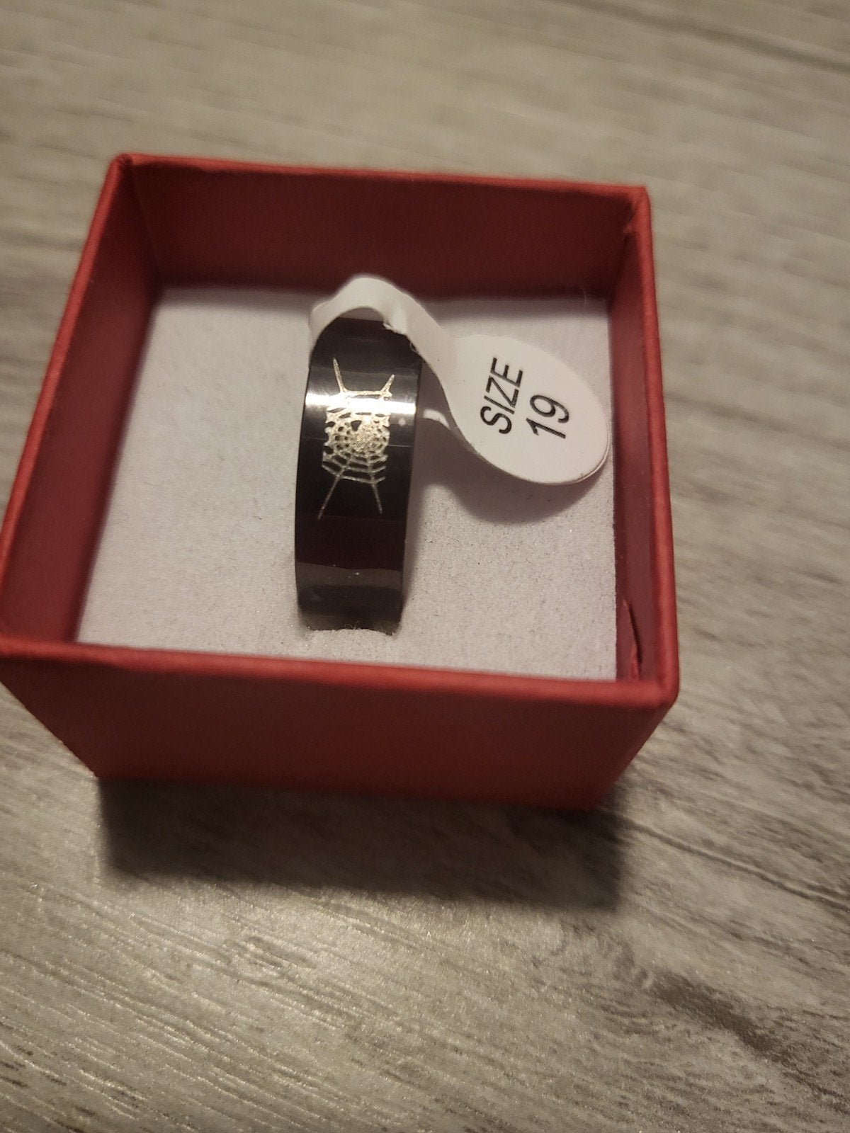 Nieuwe zwarte ring met spinnenweb design - Maat 19, Sieraden, Tassen en Uiterlijk, Ringen, IJzer of Staal, 19 tot 20, Zwart, Nieuw