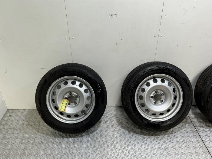 Velgen set + banden van een Citroen Berlingo (Berlingo 18-), 12 maanden garantie, Gebruikt, -, -