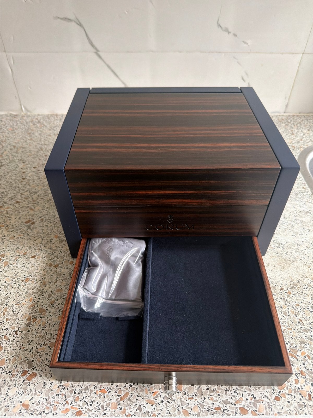 Luxe Corum Horlogebox / Sieradendoos met Lade - Zo goed als, Ophalen, Zo goed als nieuw, Bruin, Hardcase