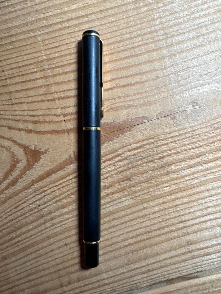 Parker Vulpen - Zwart met Gouden Details, Verzamelen, Pennenverzamelingen, Ophalen of Verzenden, Gebruikt, Vulpen, Parker