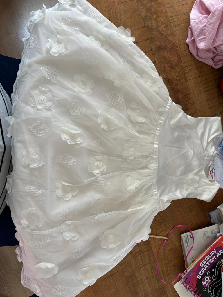 Prachtige witte jurk met bloemen - Topolino maat 110, Kinderen en Baby's, Kinderkleding | Maat 110, Ophalen, Zo goed als nieuw