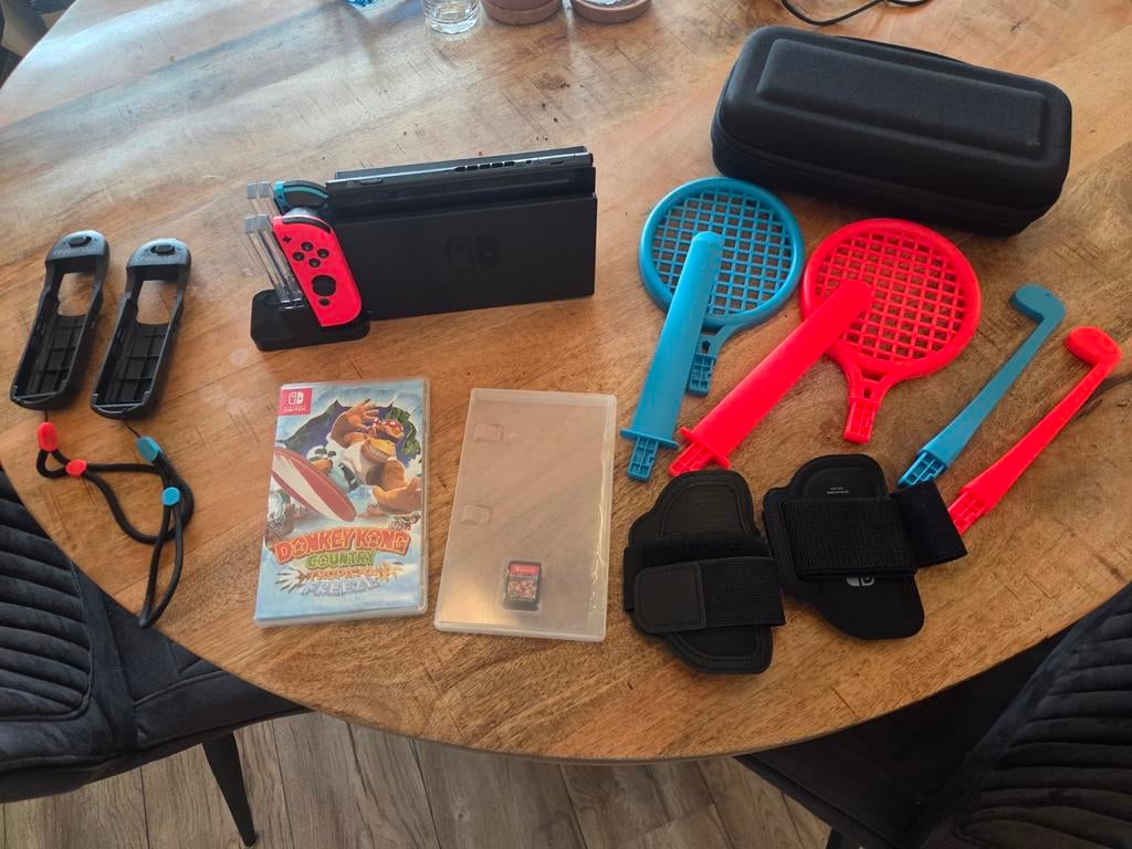 Nintendo Switch met 2 games en accessoires, Met 2 controllers, Ophalen of Verzenden, Switch Original, Gebruikt