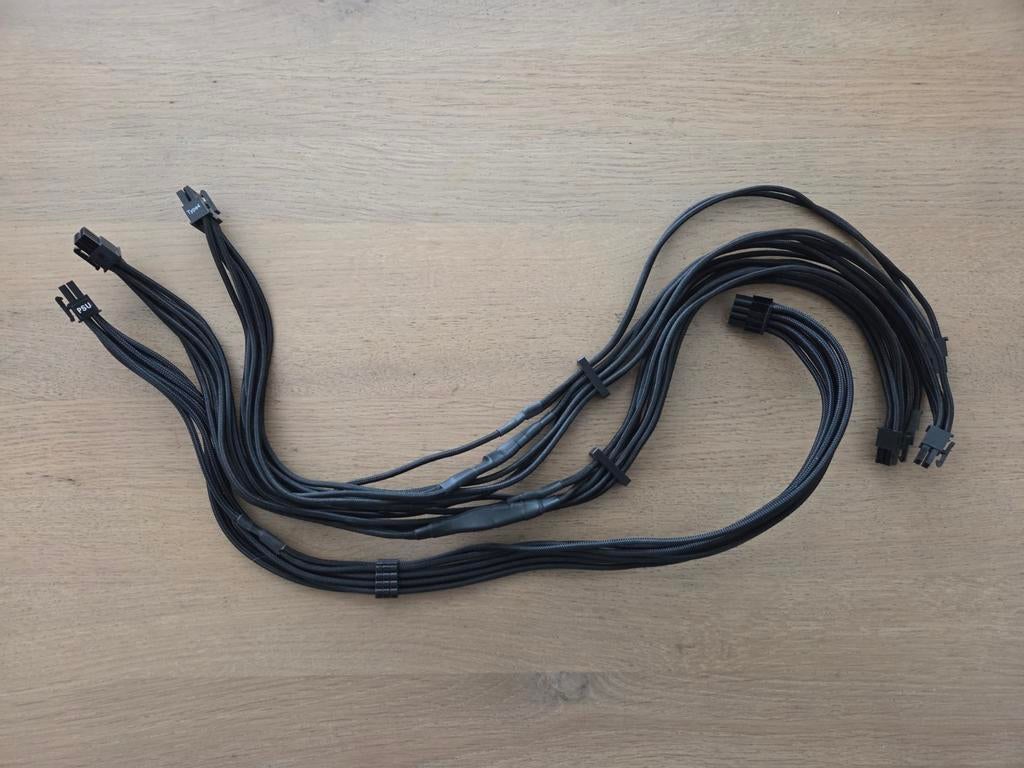 3 sleeved Corsair 8 pin kabels voor type 4 voeding, Ophalen of Verzenden