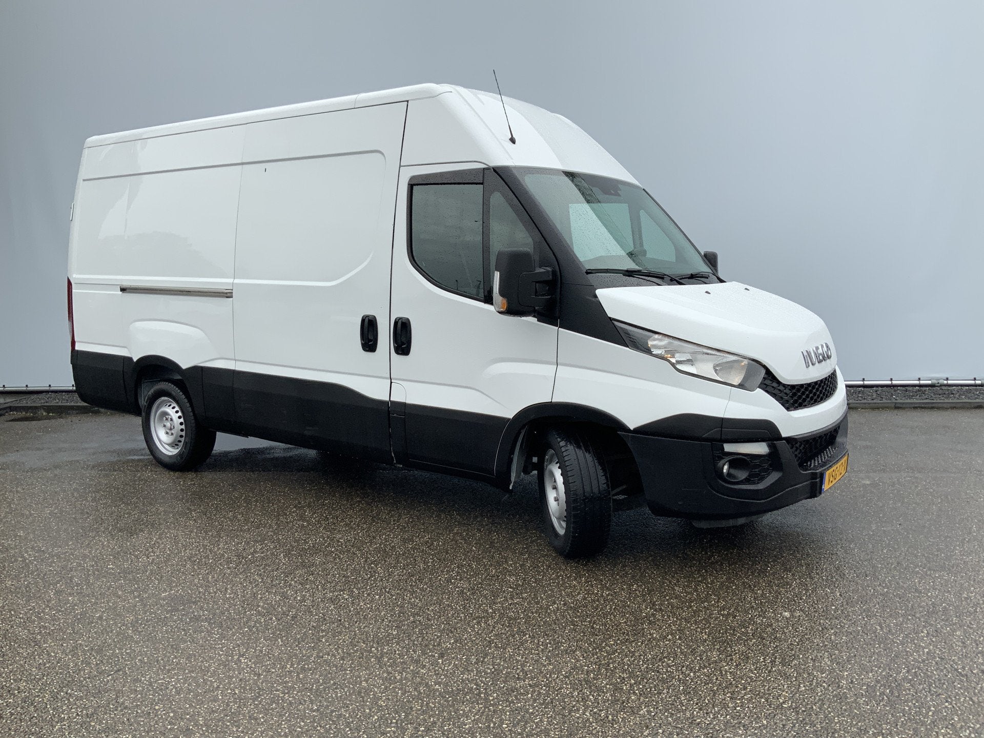 Iveco Daily 35S13V 2.3 352 H2 L3 Airco 3 Zits Opstap Euro 5, 13 km/l, Euro 5, Gebruikt, Zwart