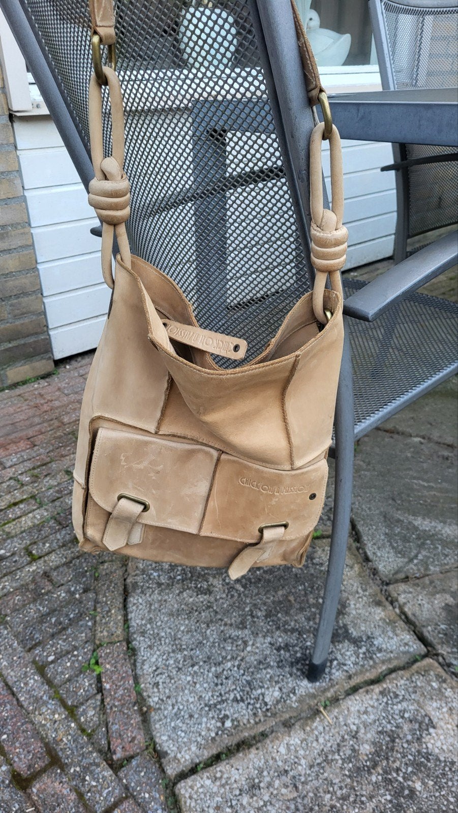 Een mooie  Leren schoudertas beige - Chick on a Mission - €, Ophalen, Gebruikt, Beige, Schoudertasje