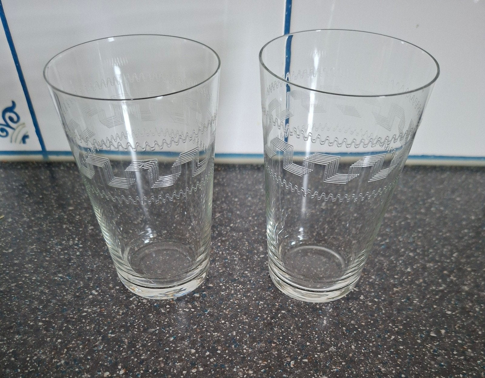 2 antieke Leerdam glazen met Grieks motief, meanderrand, Ophalen of Verzenden