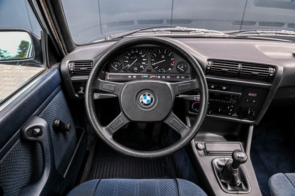 BMW 3-serie E30 323i Coupé VVFL | Type 1 | Baltic-Blau | Ro, Auto's, BMW, Stof, Gebruikt, 150 pk, Bedrijf