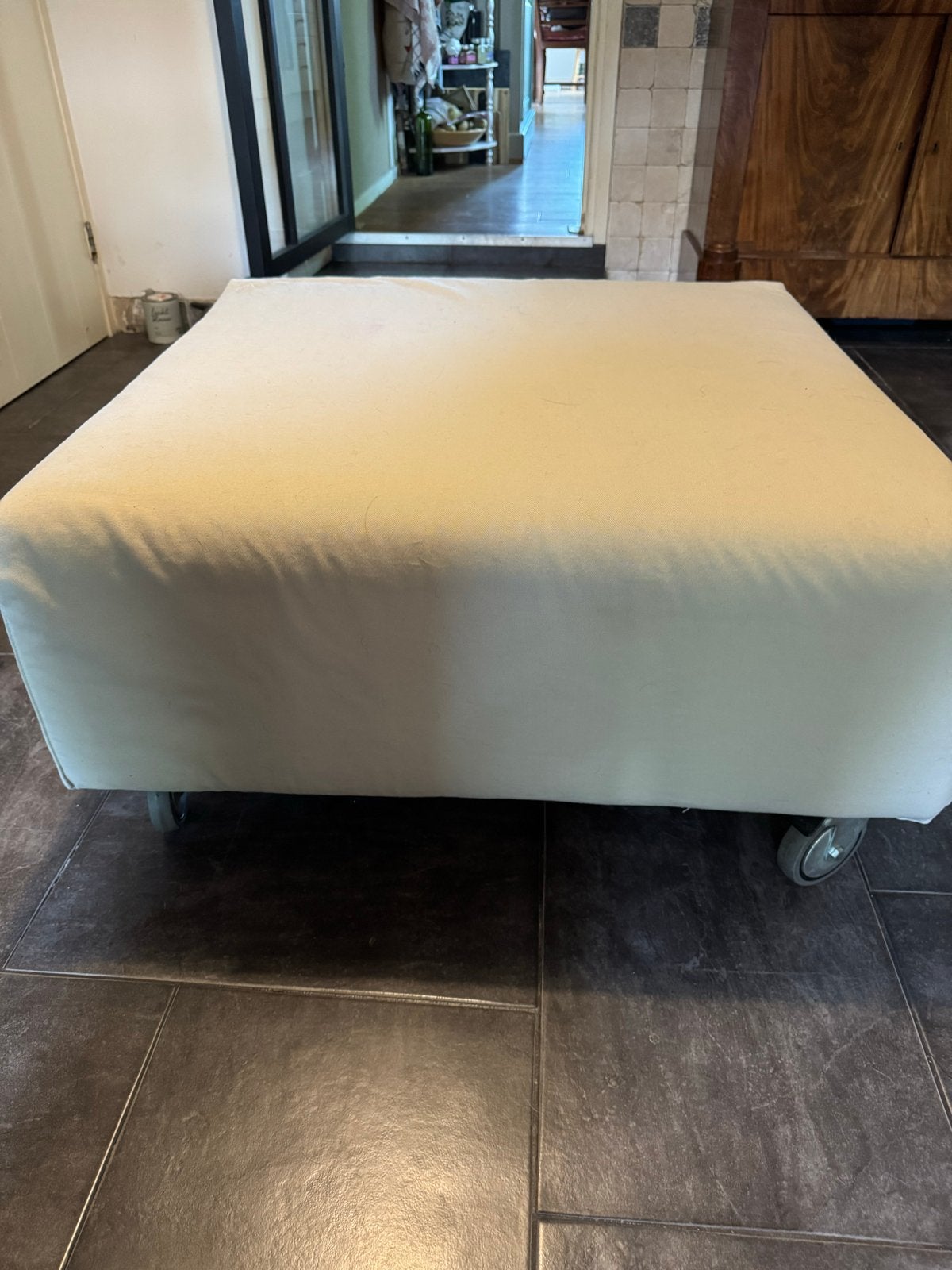 Grote Hocker Poef op Wielen met Wasbare Hoes 80x80x40 cm, Huis en Inrichting, Banken | Voetenbanken en Poefen, Ophalen, Gebruikt