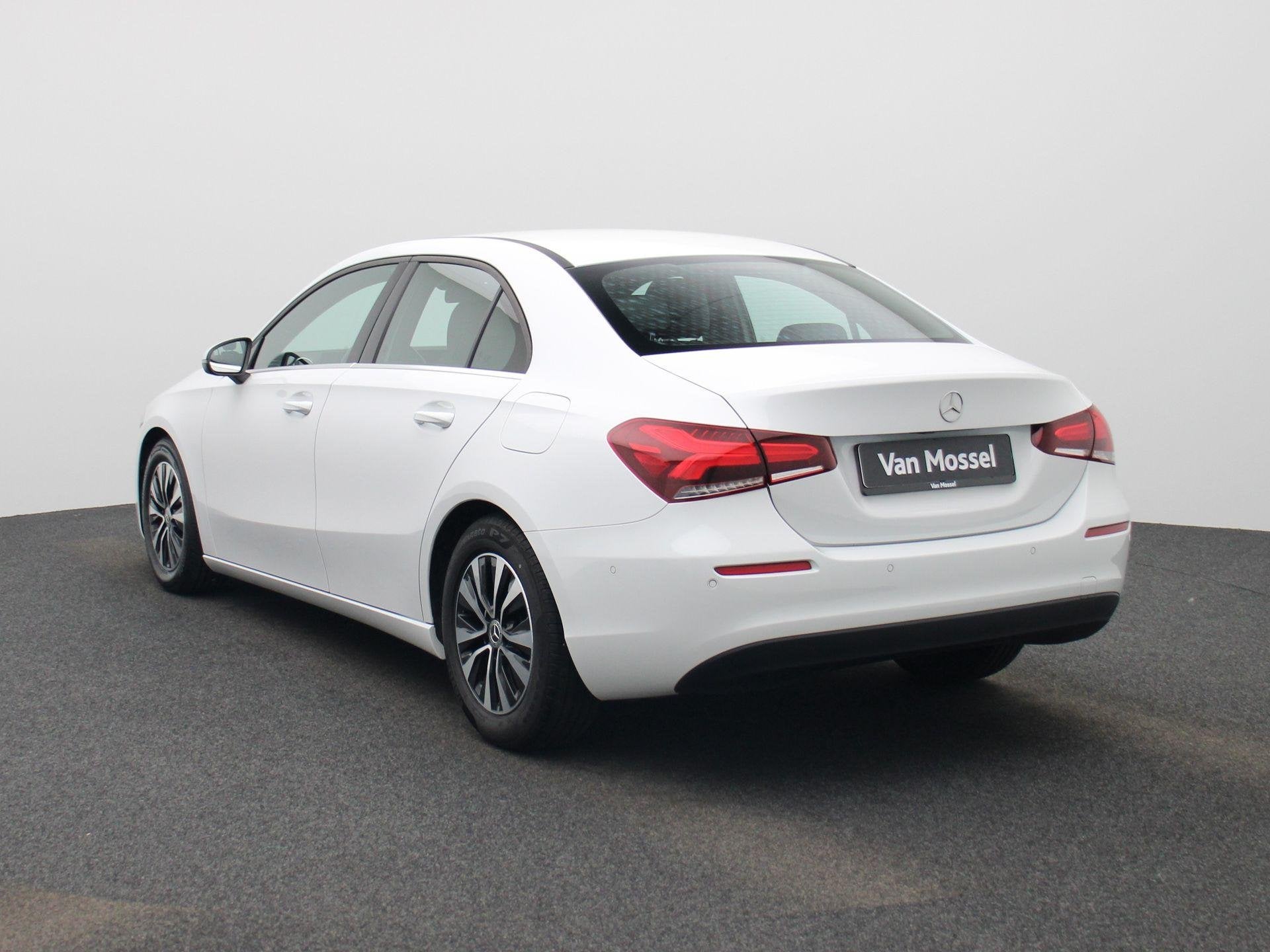 Mercedes-Benz A-Klasse Limousine A 180 Luxury Line | Apple C, Auto's, 12 maanden, Gebruikt, Zwart, 4 cilinders