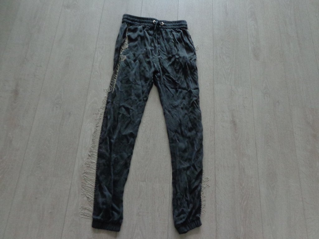 Zwarte dames broek mt. XS, metalen franjes van Zoe Karssen, Zwart, Ophalen of Verzenden, Zo goed als nieuw, Maat 34 (XS) of kleiner