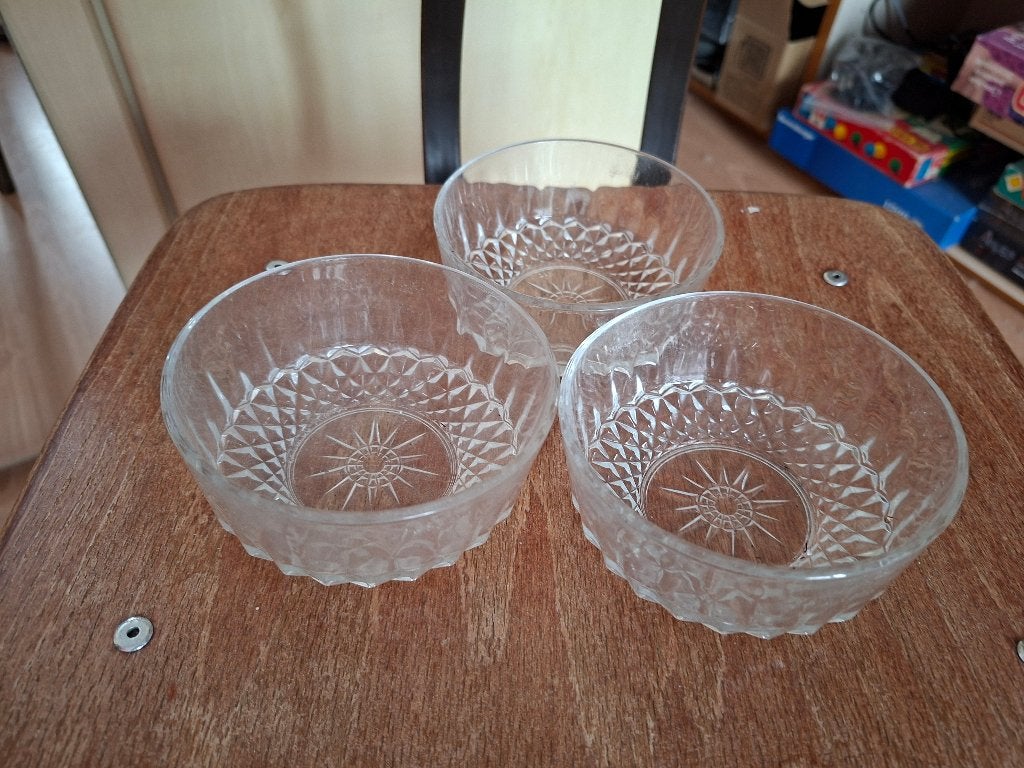 3 glazen schaaltjes, Huis en Inrichting, Ophalen of Verzenden, Overige stijlen, Glas, Schaal of Schalen