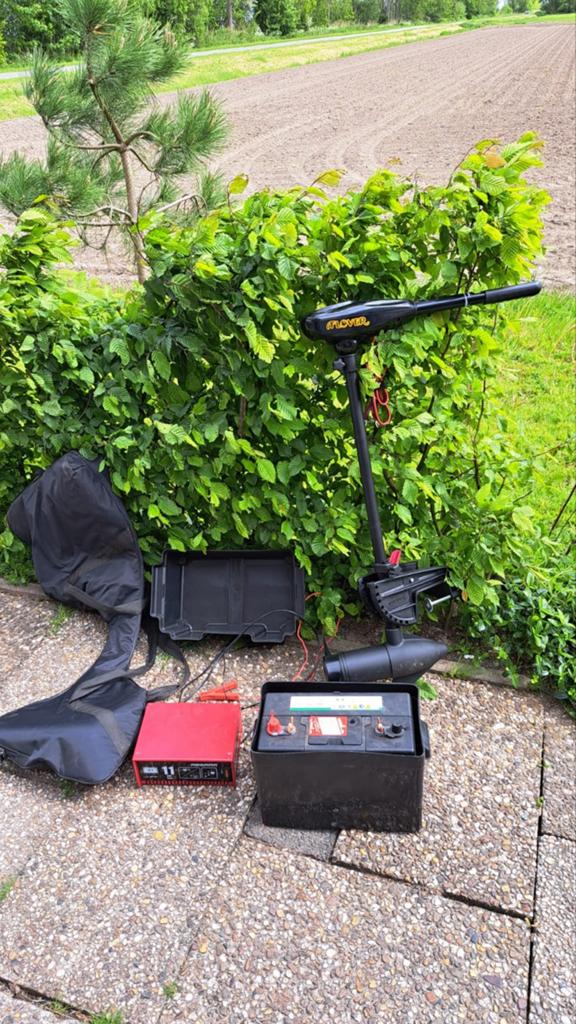 Flover 35lbs elektrische buitenboordmotor incl accu, Ophalen, Gebruikt, Motor en Techniek