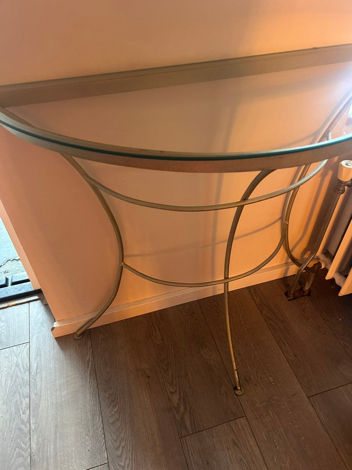 Glazen gouden sidetable, Huis en Inrichting, Tafels | Sidetables, Ophalen, 100 tot 150 cm, Glas, Zo goed als nieuw