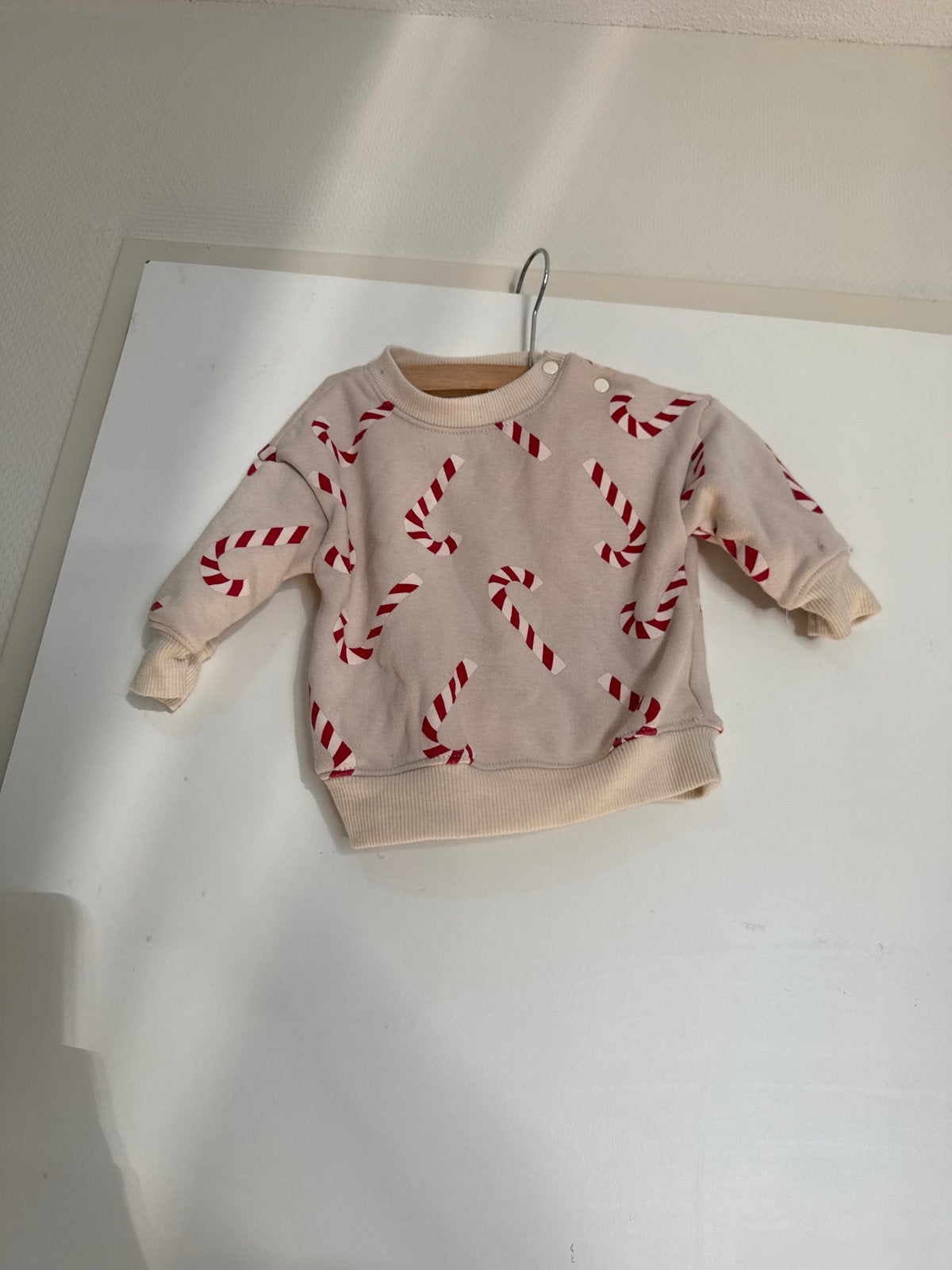Leuke trui met zuurstokprint voor baby's maat 68, Ophalen of Verzenden, Zo goed als nieuw, Jongetje of Meisje