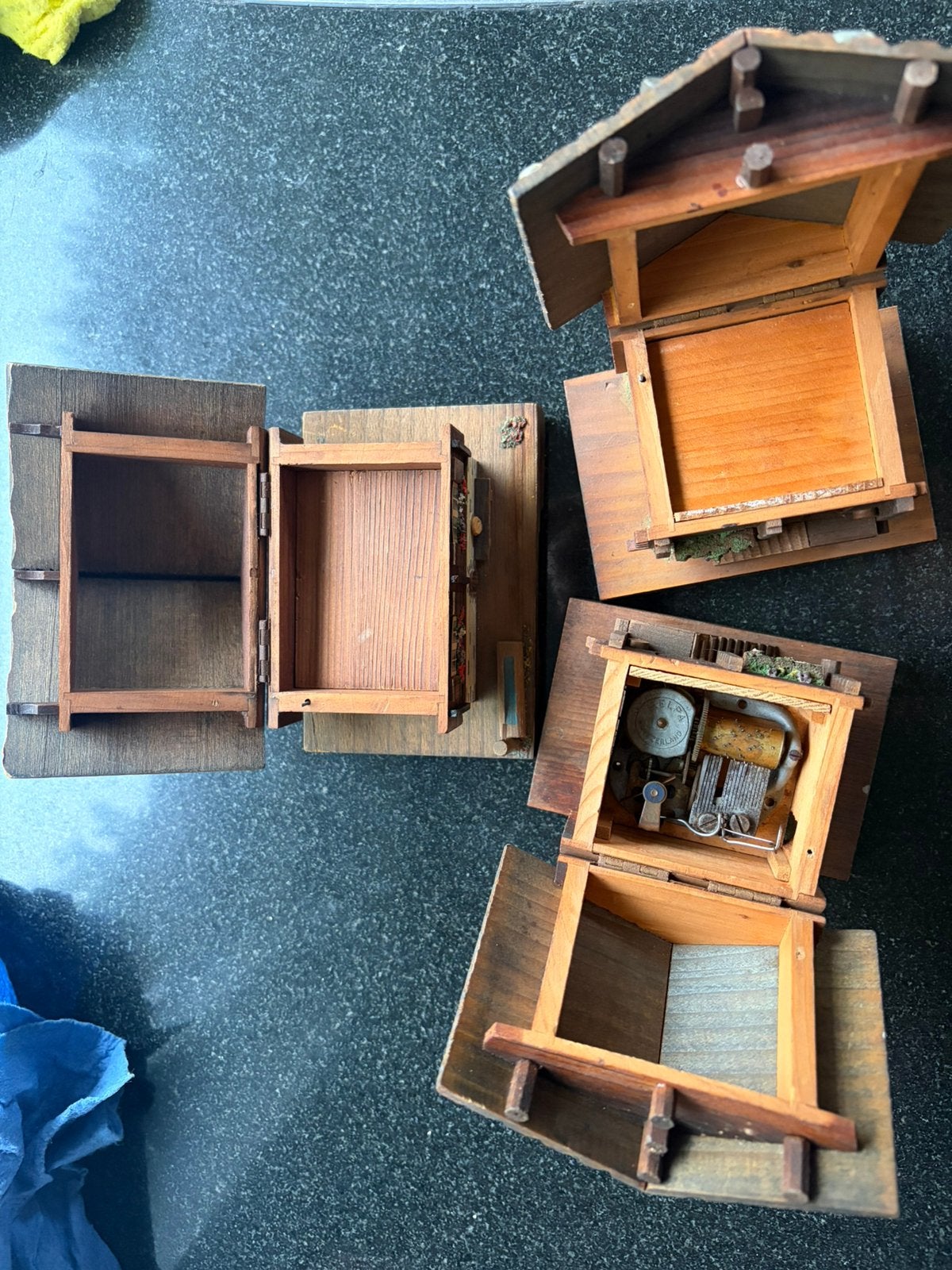 Speeldoos  alias sigarettenbewaardoosjes van hout uit CH., Ophalen, Huis en Inrichting