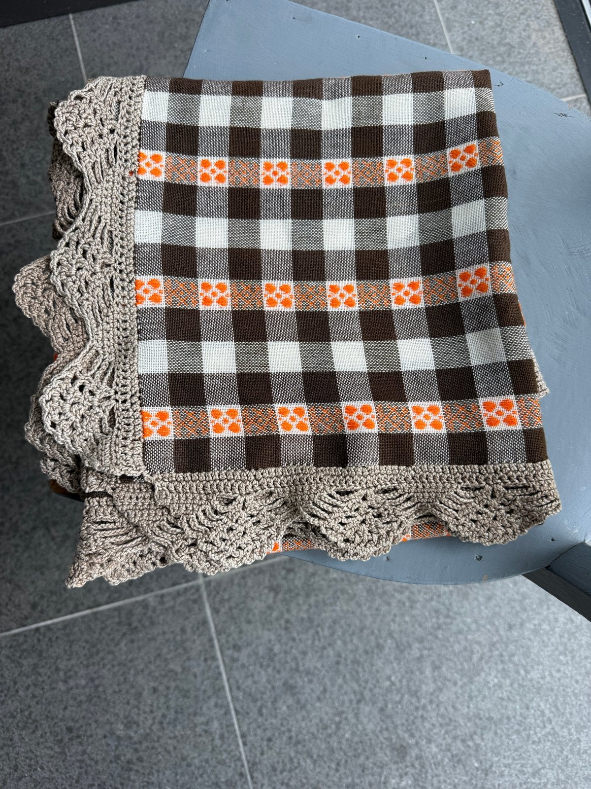 Vintage geruit tafelkleed met gehaakte rand, Huis en Inrichting, Gebruikt, Ophalen of Verzenden, Katoen, Handgemaakt