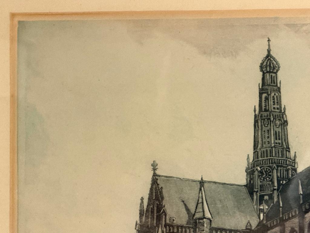 Ets Anton Heyboer ; Grote kerk Haarlem uit 1948, Antiek en Kunst, Kunst | Etsen en Gravures, Handgekleurd, Ets, Stadsgezicht, Ophalen of Verzenden