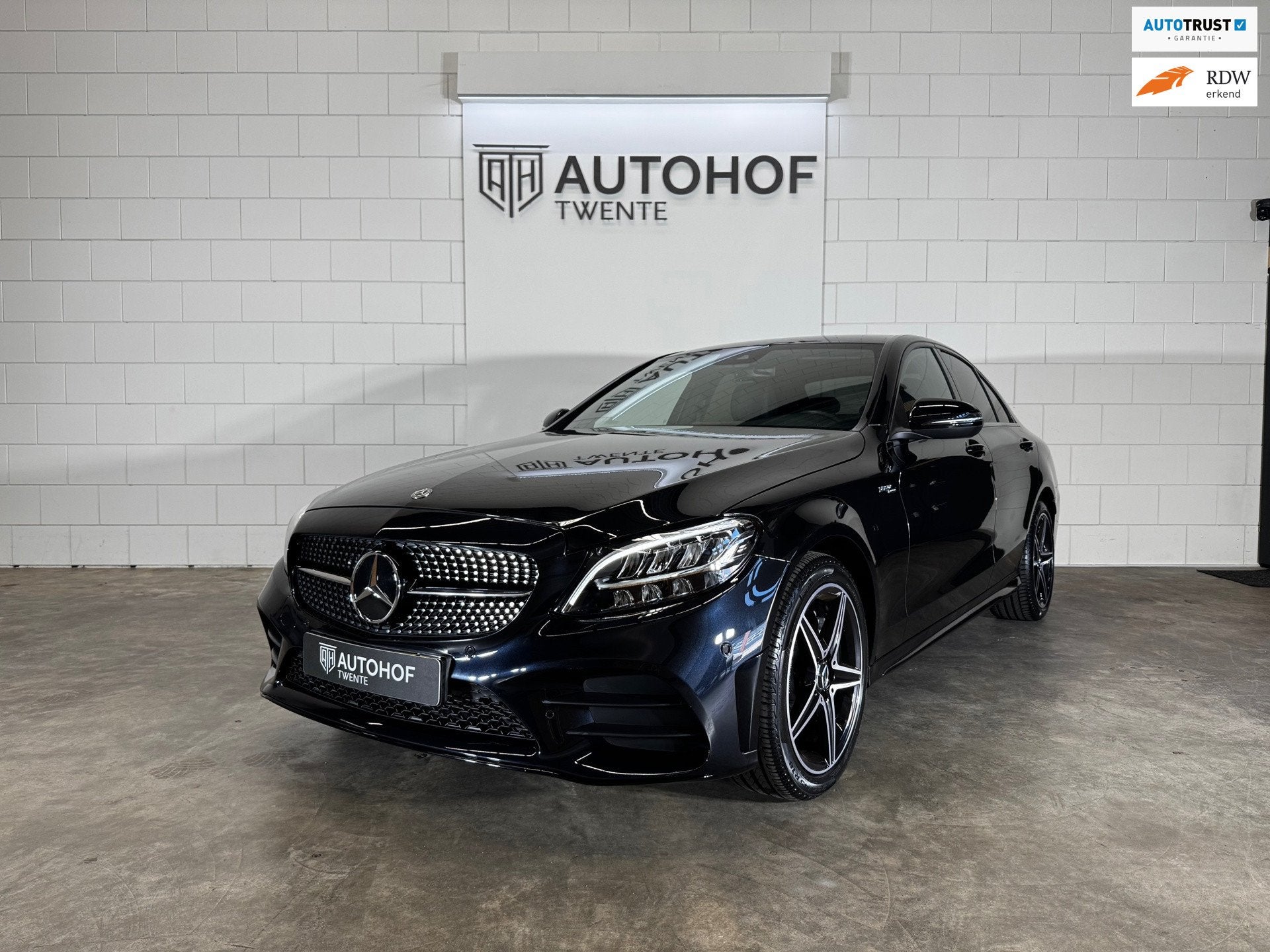 Mercedes C 300 AMG Performance Prem. Night Pack 258 PK |CarP, Auto's, Automaat, Dealer onderhouden, 4 cilinders, 258 pk